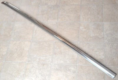 Nuevo de Lote Antiguo Ford Custom 300 1958 4 puertas Sedán Cuarto Trasero Derecho Moldura de Borde Inoxidable Foto 1 de 4