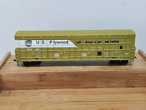 LIFE-LIKE US PLYWOOD 51’ THRALL DOOR BOX CAR PLYX-1410 HO SCALE - Picture 1 of 6