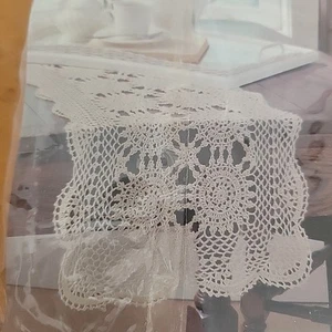 Crochet Lace Table runner 16"×36" Brand new BY HOME TRENDS 55% Ramie 45% Cotton - Picture 1 of 3