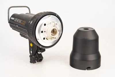 Calumet Genesis 200 200ws Monoloight Photo Studio Strobe V17 - Image 1 of 4