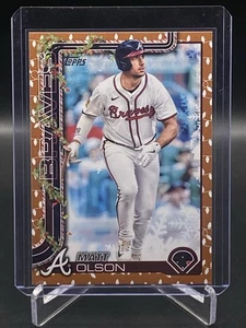 Béisbol navideño Topps 2025 Matt Olson #H15 luces navideñas Atlanta Braves - Imagen 1 de 2