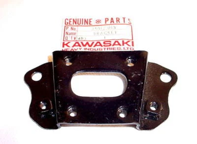 Кронштейн переднего крыла KAWASAKI F6 125 F7 175 NOS - Изображение 1 из 2