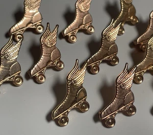 Lot of 10 Vintage Winged Roller Skate ROLLER DERBY Lapel Pins NEW OLD STOCK - Picture 1 of 4