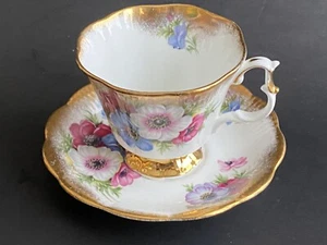 Royal Albert White Bone China Teacup Saucer Anemone Heavy Gold - Picture 1 of 7