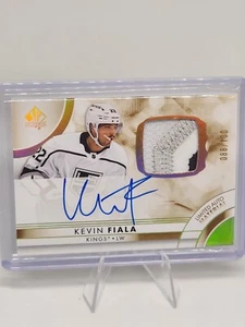 2023-24 SP Autentica Kevin Fiala Patch Auto - Foto 1 di 2