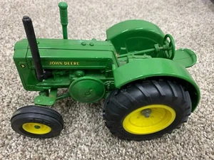 Ertl: John Deere 1953 Model D TRACTOR: 1/16 Scale #5596 - Good Condition - Picture 1 of 7