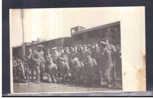 Cartolina Fotografica WW1 Soldati Inglesi con Treno KK3286 - Picture 1 of 1