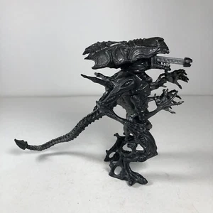 Figura de acción Kenner 1992 Queen Alien con Chest Hatchling Aliens - Imagen 1 de 11