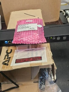 APC NETBOTZ 570 NBRK0570 RACK MONITOR (NEW OPENED) - Photo 1/12