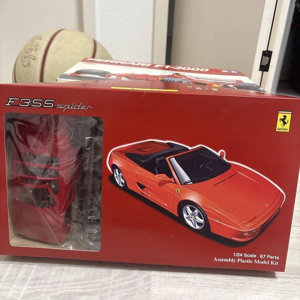 Ferrari F355 Spider 1/24 Kit modello in plastica 67 parti di montaggio - Immagine 1 di 2