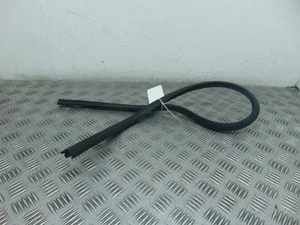 Sello de goma para puerta trasera exterior conductor derecho Suzuki Alto MK5 2009-2015A - Imagen 1 de 5