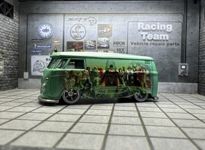 HOT WHEELS POP CULTURE DC COMICS SUPERMAN VOLKSWAGEN T1 PANEL BUS - Picture 1 of 1