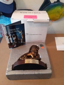 DISNEY LION KING SIMBA 20 YEAR CAST MEMBER AWARD WITH PIN AND BOX SCOTT SILSON - Picture 1 of 6