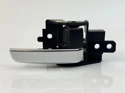 14-23 MITSUBISHI OUTLANDER DELANTERO DERECHO PASO INTERIOR PUERTA MANIJA CUBIERTA OEM Foto 1 de 2