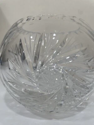Crystal Cut Glass, Globe Shaped Bowl, Pinwheel pattern - Image 1 of 4