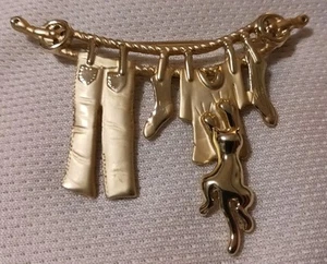 Broche colgante vintage de gato tono dorado firmado AJC - Imagen 1 de 5