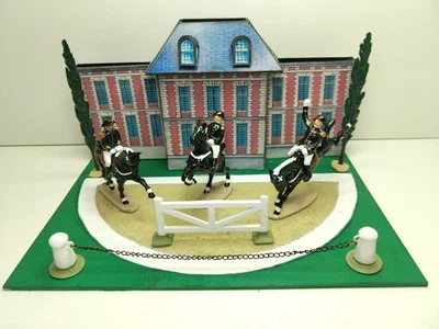 Diorama - Cadres Noirs de Saumur (décor avec figurines Quiralu) - Photo 1/4