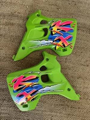 Juego de cubierta de radiador Kawasaki 1993 KX125 KX250 NOS OEM #49089-1104 Foto 1 de 4