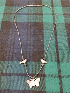 Collar fetiche de plata Liquis vintage con pájaros abulón y mariposa. - Imagen 1 de 9
