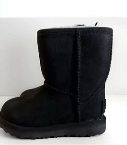UGG TODDLER CLASSIC WEATHER SHORT BLACK WATERPROOF SIZE 7 BOOTS/ 1019646T NEW - Picture 1 of 20