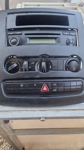 Amaturenbrett "Mittelteil" mit Radio, VW Crafter / BJL - Bild 1 von 9