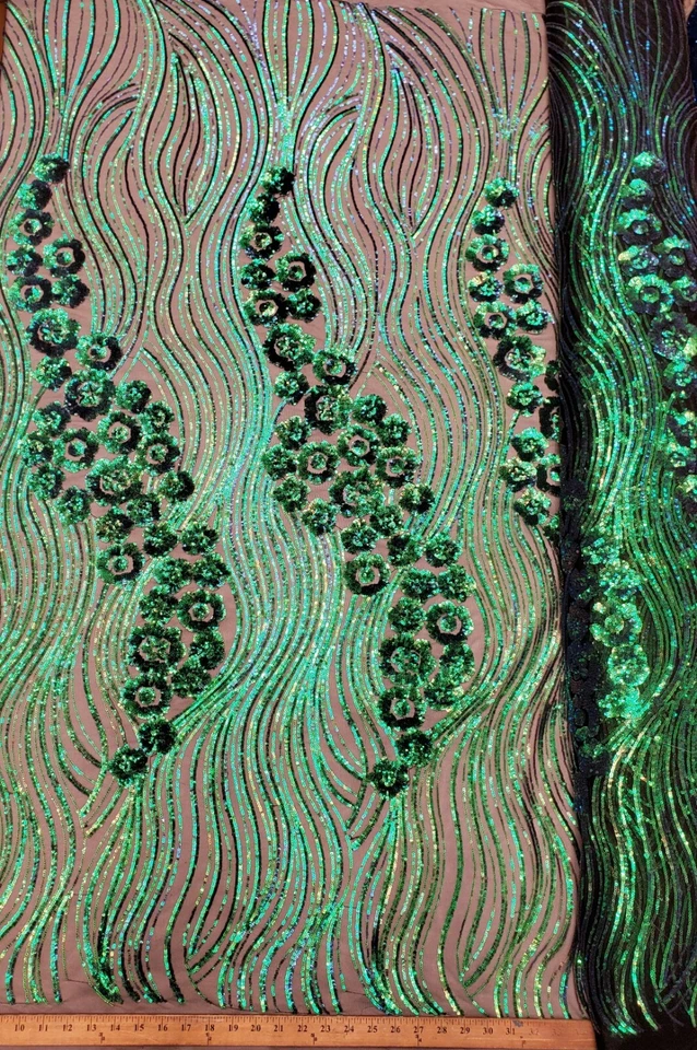 Tela de lentejuelas de graduación de malla bordada floral verde iridiscente "Ondulada de lujo"  Foto 1 de 4
