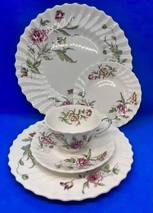 5pc Place Setting Royal Doulton Clovelly 1950’s Floral Scalloped Edge Bone China - Picture 1 of 14