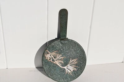 ANTIGUO ARTE Y ARTESANÍA MISIÓN SUPERPOSICIÓN DE PLATA EN COLECTOR/DESTRUGADOR DE MIGAS DE COBRE Foto 1 de 4