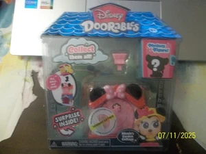 DISNEY DOORABLES~MINI PLAYSET~MINNIE'S GARDEN COTTAGE~NEW~W/MYSTERY FIGURE - Picture 1 of 2