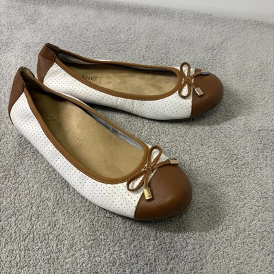 Vionic Allora Shoes Womens Size 8.5 White Brown Perforated Ballet Flats Bow - Image 1 of 4