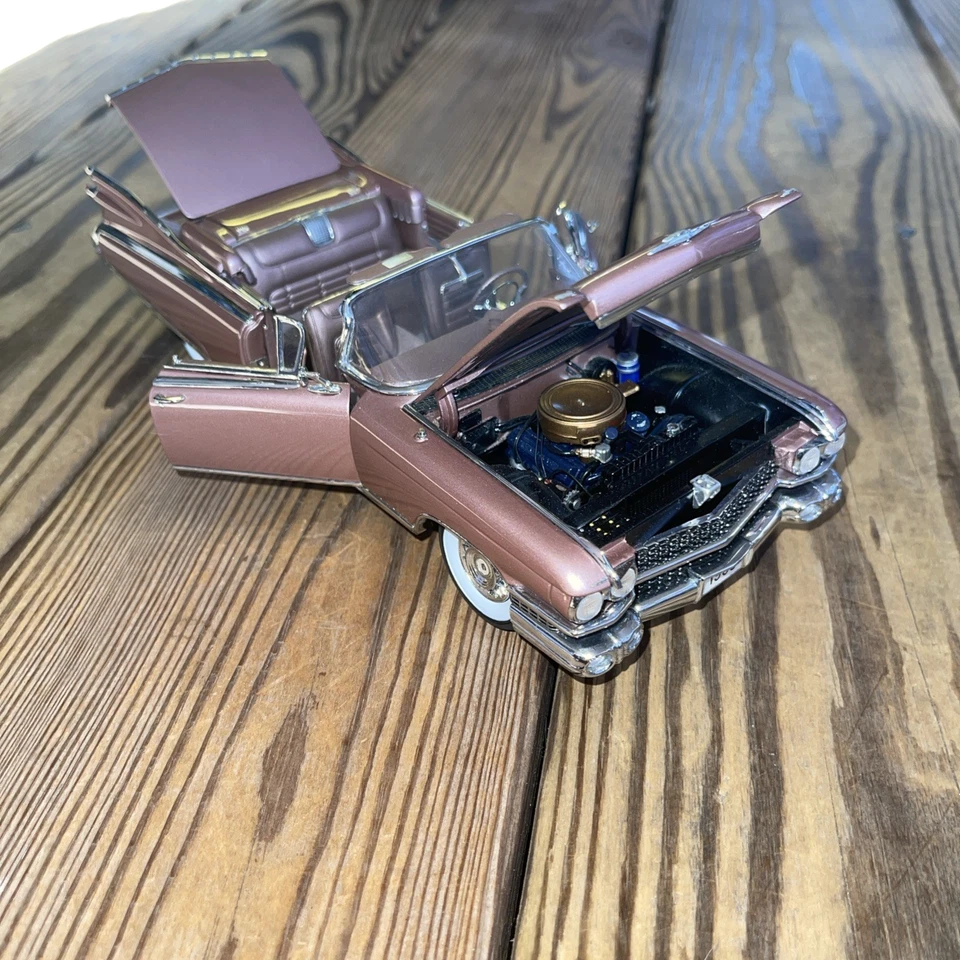 Danbury Mint 1:24 1959 Cadillac Eldorado Biarritz Persian Sand LE #2481/5000.EUC - Image 1 of 4