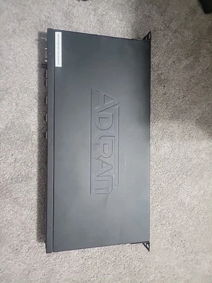 Router de acceso Gigabit Adtran 5660 Netvanta - 17005660F1 Foto 1 de 2