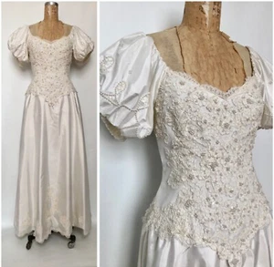 1980s Vintage Bridal Gown with Beaded Alencon Lace - Picture 1 of 10