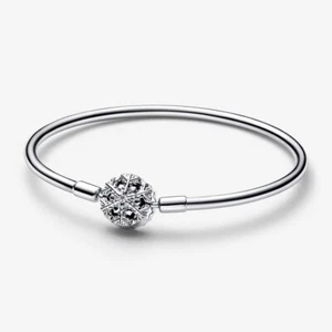 New Pandora Sparkling Silver Christmas Snowflake Clasp Bangle Bracelet BNIB 21cm - Picture 1 of 1