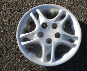 One factory 1998 to 2000 Dodge Intrepid 15 inch bolt on hubcap wheel cover - Picture 1 of 12
