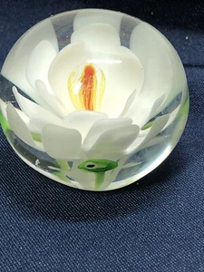 Vintage White Flower W/Orange Stamin Blown Glass Paperweight 2" high - Picture 1 of 12