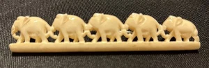🔥 Vintage geschnitzter Stein Elefant Herde Brosche Anstecknadel - 3" lang. In Familienjahrzehnten - Bild 1 von 5