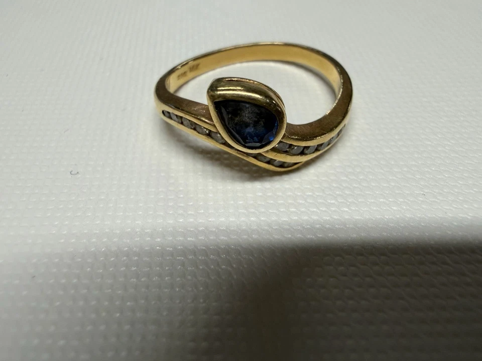 Anillo de oro amarillo vintage de diamantes con zafiro azul de 14k talla 6 Foto 1 de 4