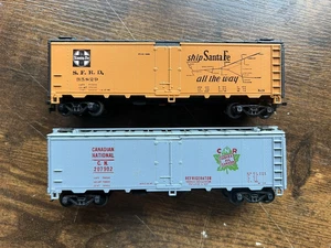 2 HO Scale Athearn 40' plug door reefers, Santa FE, Canadian National - Picture 1 of 8