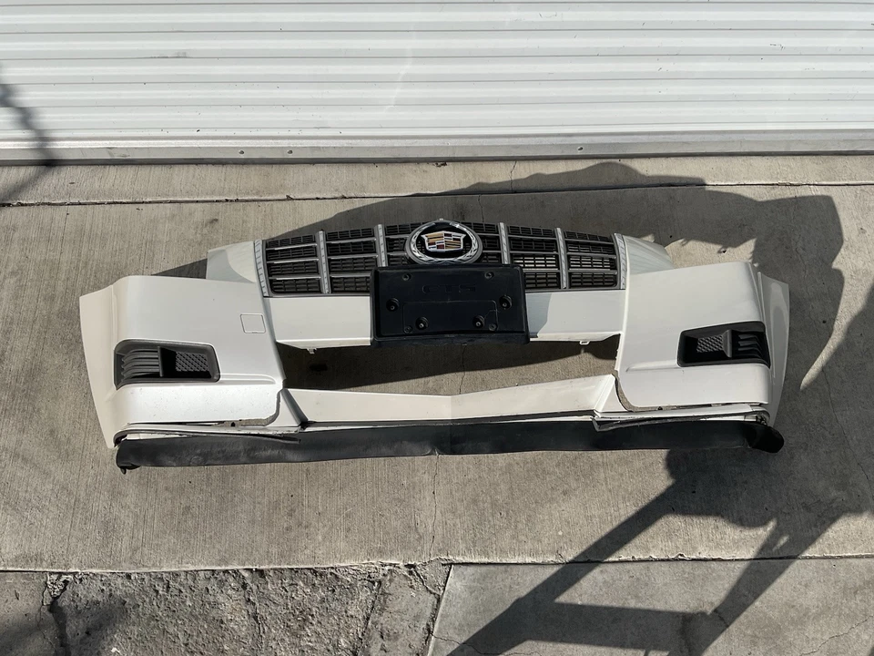 2008 2013 CADILLAC CTS FRONT BUMPER COVER W/ GRILLE OEM - Image 1 of 4