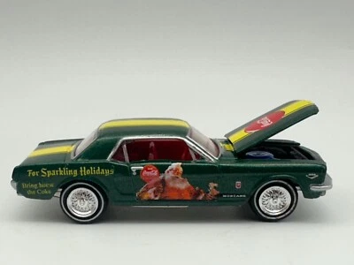Johnny Lightning 可口可乐 1965 福特野马 GT,绿色,1: 64,很好 — 第 1/4 张图片