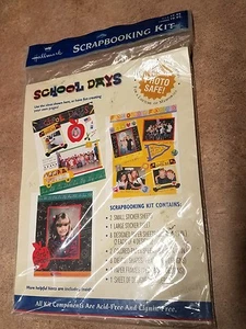HALLMARK SCRAPBOOKING KIT GIORNI SCUOLA NUOVO VECCHIO MAGAZZINO SIGILLATO - Foto 1 di 2