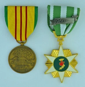 Vietnam Campaign Medal and Vietnam Service Medal - full size Medal with date bar - Picture 1 of 2