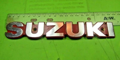 Cubierta lateral emblema del tanque de gasolina Suzuki OEM # 36 Suzuki GS 1000 Foto 1 de 4