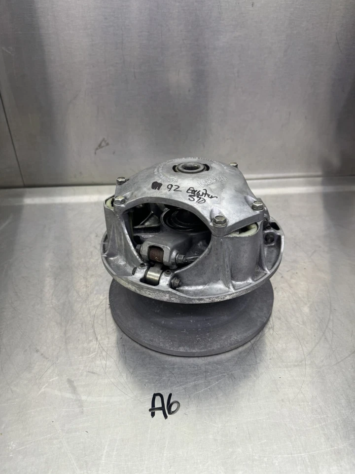 OEM 1993 93 92 94 95 piezas Yamaha Exciter II 570 SX embrague de transmisión de polea primaria Foto 1 de 4