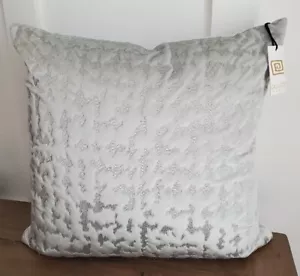 Nuovo con etichette! Callisto Home Cuscino da lancio decorativo 22""x22"" Piuma d'anatra velluto IKAT - Foto 1 di 11