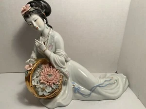 Vintage Large Porcelain Lounging Geisha Asian Woman Flower Basket Statue - Picture 1 of 8