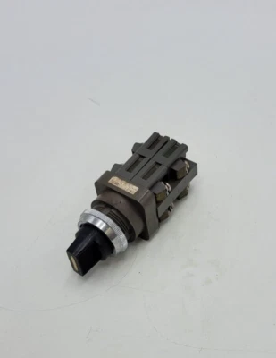 Idec Izumi 41-10570 Black Selector Switch 125VAC 5A 300VAC 3A with 2 POS Contact - Image 1 of 4