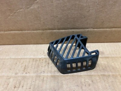 Cubierta silenciadora usada de una motosierra Echo CS346 Foto 1 de 4