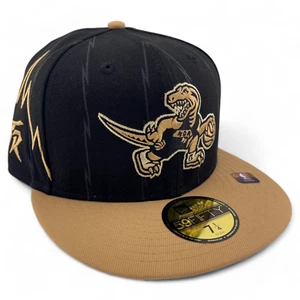 Cappello New Era Toronto Raptors NBA 2021/2022 City Edition Gold Pin 59Fifty Fitted - Foto 1 di 7